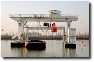 Schwimmbagger Typ Portalgerüst